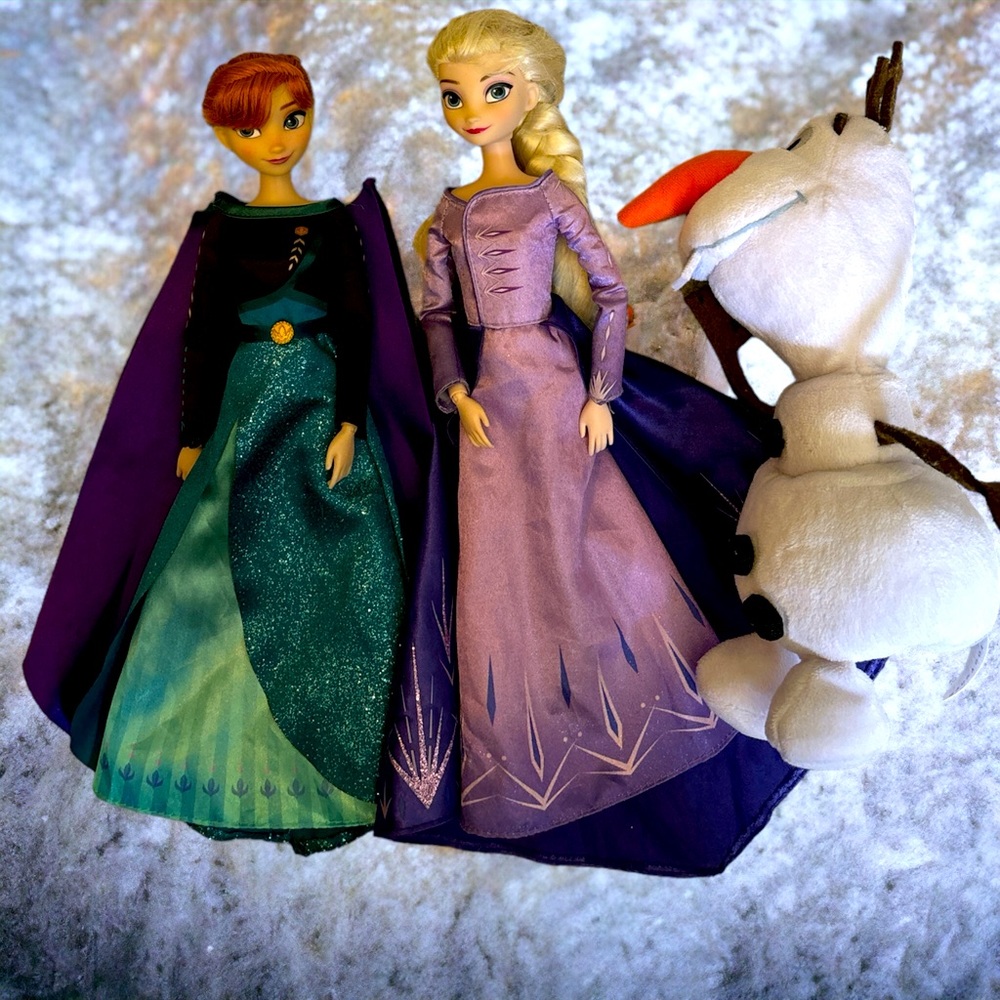 Disney’s Frozen Elsa & Ana Dolls and Olaf Plush Bundle.